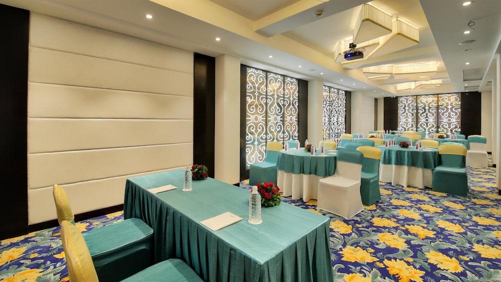 Golden Tulip Essential Jaipur Hotel Exterior photo